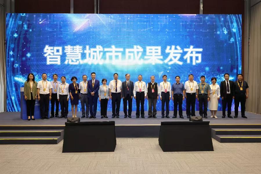 参加论坛的部分代表合影