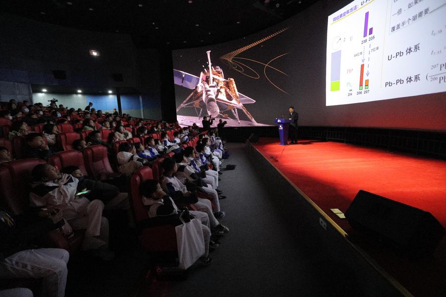 “月壤”主题公众科普讲座现场