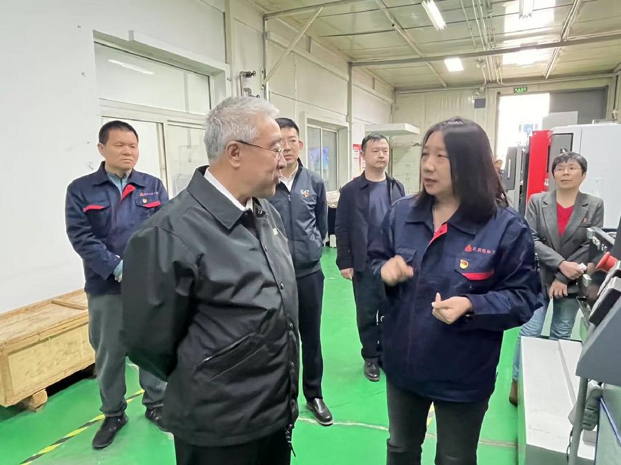 参观高精密机床正向设计与智能加工技术北京市重点实验室