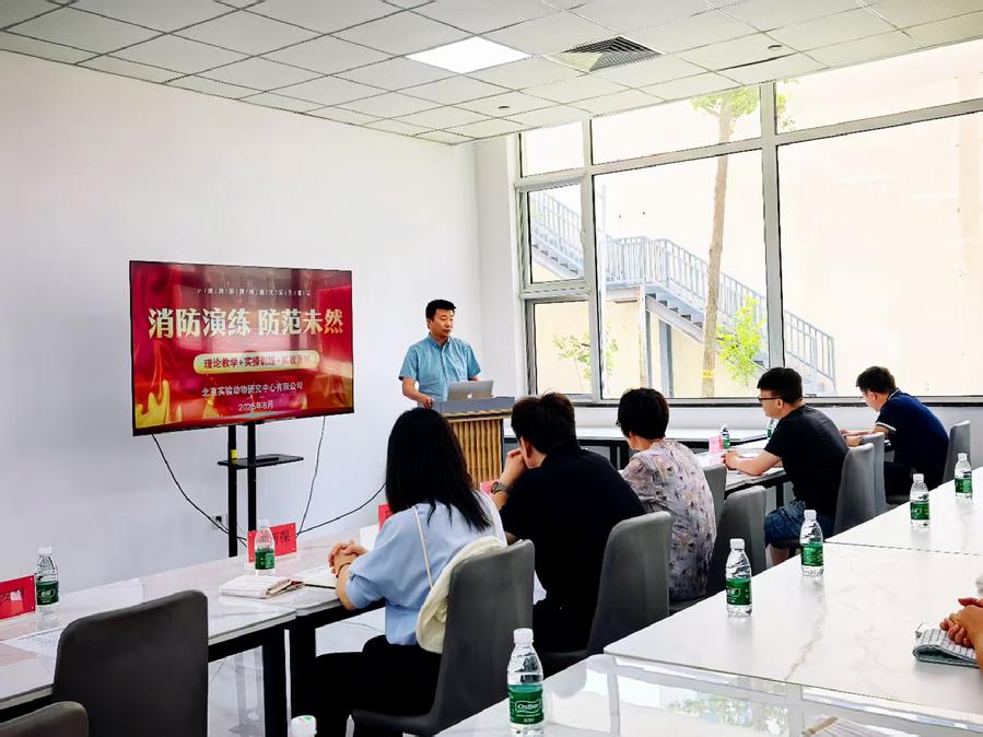 动物中心副总经理张佳主持本次综合培训演练活动