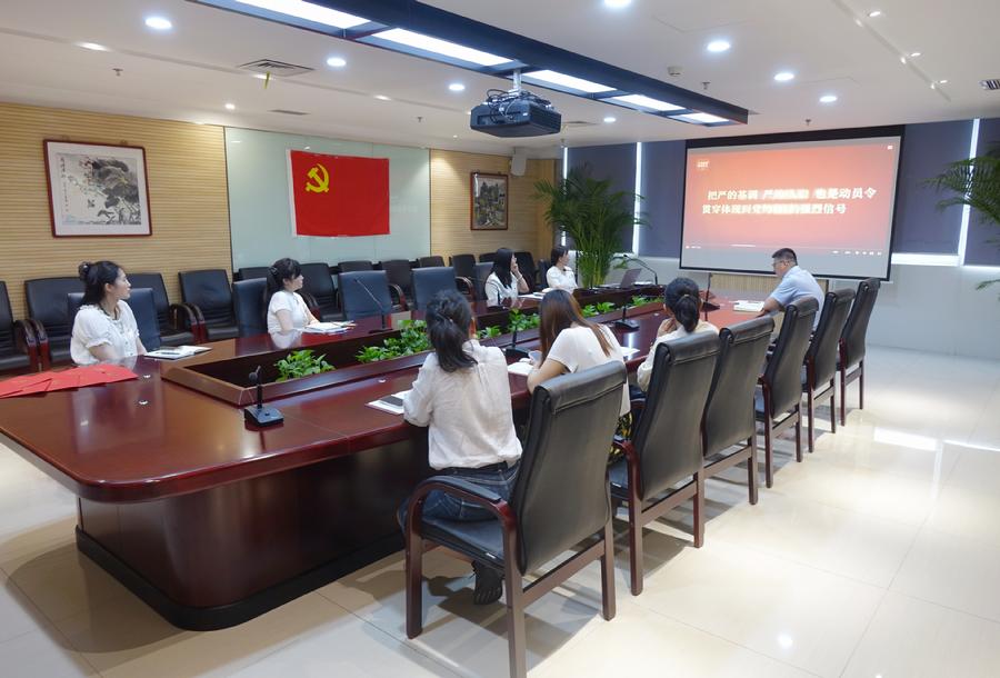 集中观看《八项规定改革中国》视频