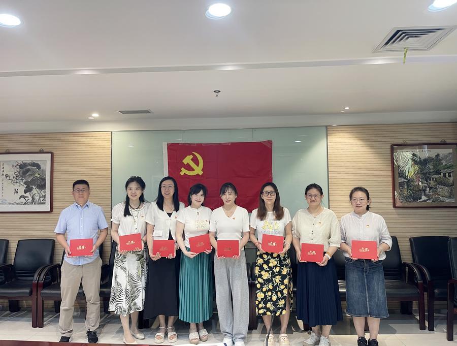 发放政治生日纪念卡