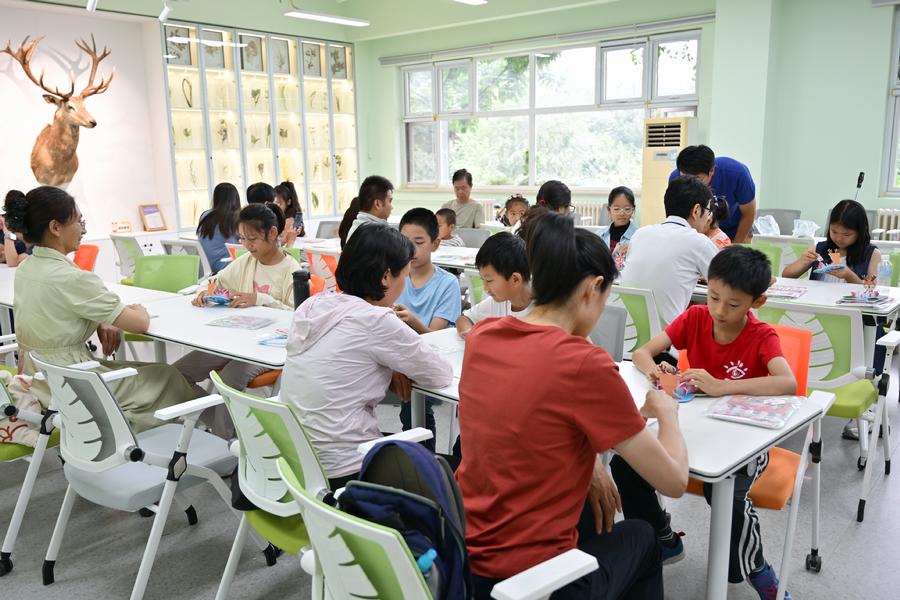 麋鹿中心开展科普教育活动