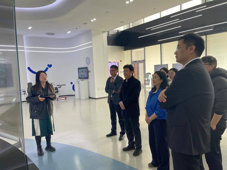 参观京东方智慧医工展厅