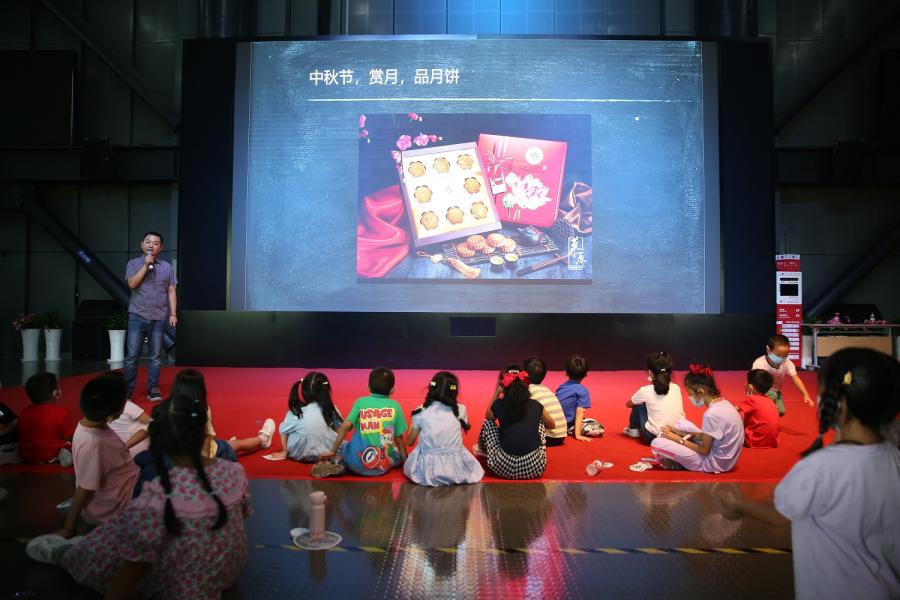 北科院分析测试研究所科研人员李晨讲述《认识我们身边日常的食品添加剂》